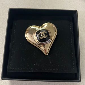 Chanel 2022 Heart Shape Vintage Brooch